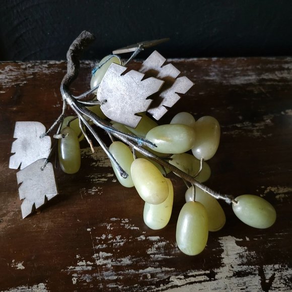 Vintage MCM Jade Grape Cluster Polished Stone Grapes, Stone Fruits - Picture 5 of 5